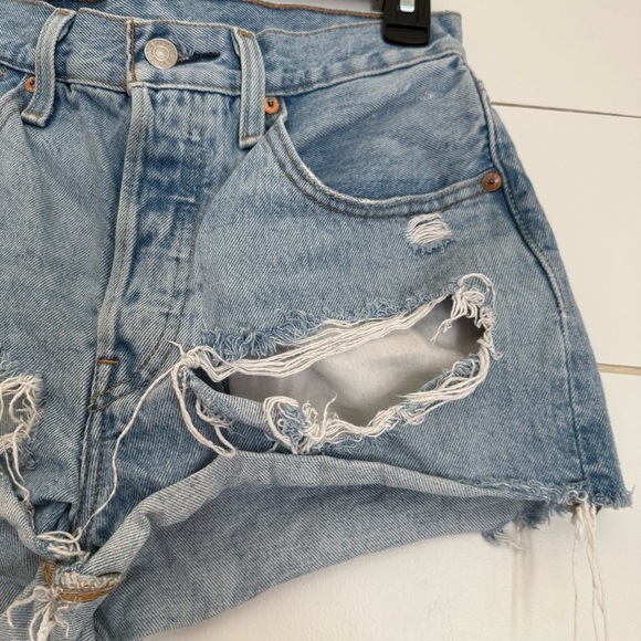 Levis Cut Off 501 Shorts Bottoms Women's Size 25 Light Blue Denim 100% Cotton - Picture 9 of 10